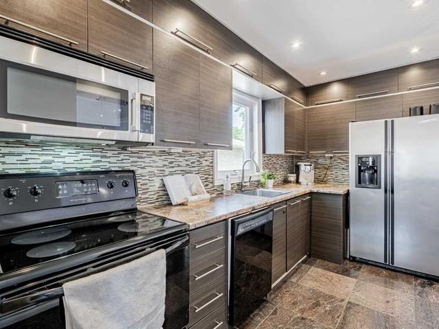 1071 Islington Ave, House detached with 3 bedrooms, 3 bathrooms and 3 parking in Toronto ON | Image 3