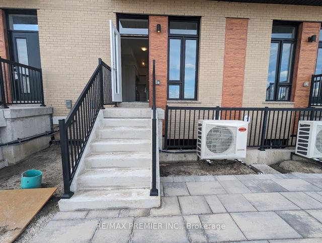 405 - 11 Steckley House Lane, Townhouse with 2 bedrooms, 3 bathrooms and 1 parking in Richmond Hill ON | Image 8