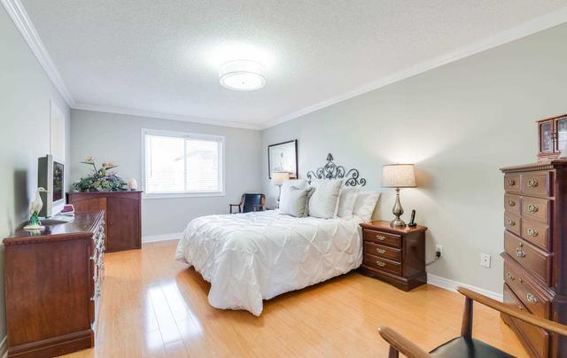 956 Oaktree Cres, House semidetached with 3 bedrooms, 4 bathrooms and 3 parking in Newmarket ON | Image 11