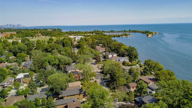 126 Lake Promenade, House detached with 4 bedrooms, 4 bathrooms and 2 parking in Toronto ON | Image 1