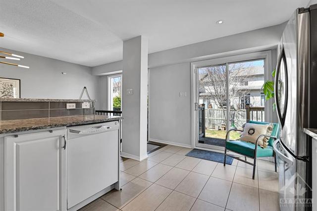 126 Kincardine Drive, Townhouse with 3 bedrooms, 4 bathrooms and 2 parking in Ottawa ON | Image 12
