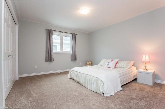 1720 Executive Avenue, House detached with 4 bedrooms, 2 bathrooms and 4 parking in Kingston ON | Image 41
