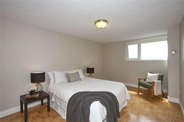 1002 - 250 Scarlett Rd, Condo with 2 bedrooms, 1 bathrooms and 1 parking in Toronto ON | Image 10