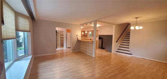 34 Terra Cotta Cres, House detached with 3 bedrooms, 2 bathrooms and 6 parking in Brampton ON | Image 2