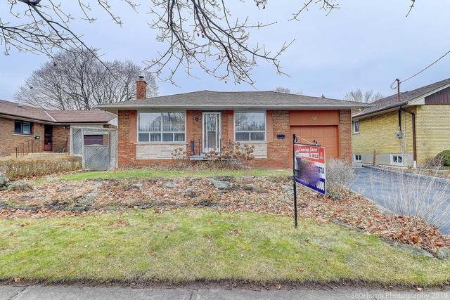 68 Lavington Dr, House detached with 3 bedrooms, 2 bathrooms and 2 parking in Toronto ON | Image 3