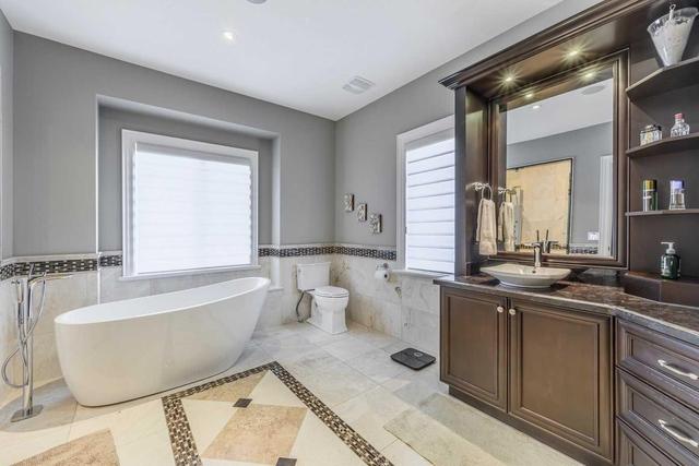 1320 Warwick Ave, House detached with 4 bedrooms, 5 bathrooms and 6 parking in Oakville ON | Image 12
