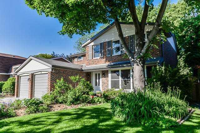 54 Beverly Glen Blvd, House detached with 4 bedrooms, 3 bathrooms and 2 parking in Toronto ON | Image 1