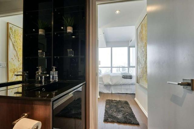 4401 - 70 Temperance St, Condo with 2 bedrooms, 2 bathrooms and 0 parking in Toronto ON | Image 18