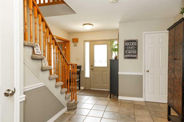 59 Neelands St, House detached with 3 bedrooms, 4 bathrooms and 5 parking in Barrie ON | Image 3