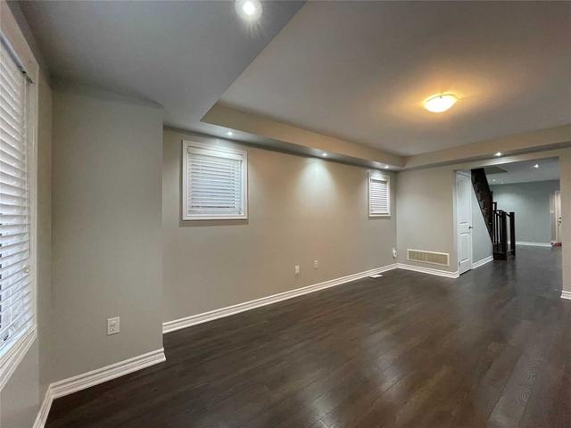 1576 Gainer Cres, House attached with 3 bedrooms, 3 bathrooms and 2 parking in Milton ON | Image 4