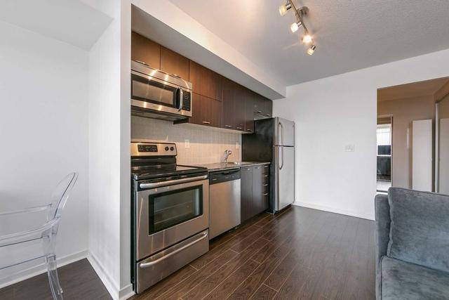 712 - 38 Joe Shuster Way, Condo with 1 bedrooms, 1 bathrooms and 0 parking in Toronto ON | Image 3