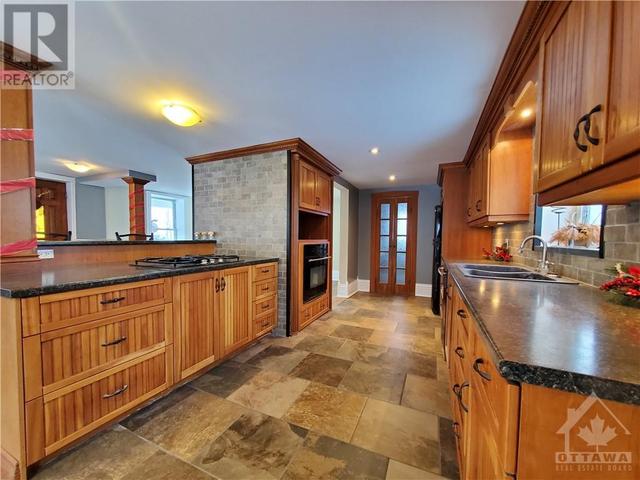 10114 Mcintyre Road, House detached with 2 bedrooms, 2 bathrooms and 10 parking in North Dundas ON | Image 11