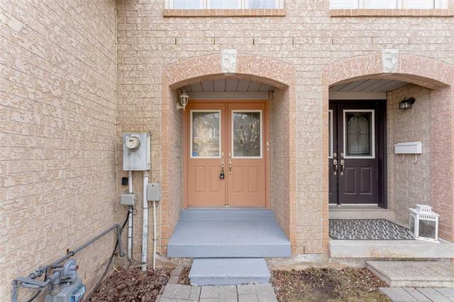 59 Gilgorm Rd, Townhouse with 3 bedrooms, 2 bathrooms and 2 parking in Brampton ON | Image 23