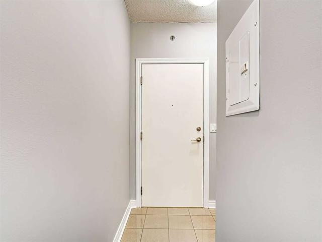415 - 2756 Old Leslie St, Condo with 1 bedrooms, 1 bathrooms and 1 parking in Toronto ON | Image 4