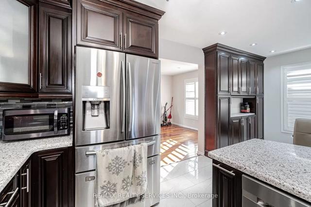123 Oatfield Rd S, House semidetached with 4 bedrooms, 3 bathrooms and 4 parking in Brampton ON | Image 5