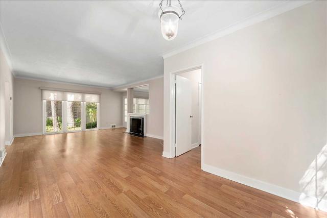 2 Ainsley Gdns, House detached with 2 bedrooms, 1 bathrooms and 5 parking in Toronto ON | Image 7