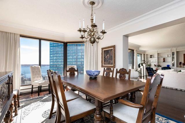 1011 - 55 Harbour Sq, Condo with 3 bedrooms, 3 bathrooms and 1 parking in Toronto ON | Image 37