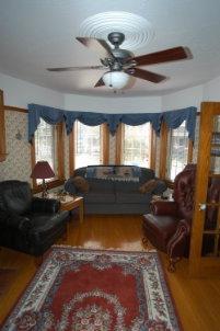 334 Athol St E, House detached with 2 bedrooms, 2 bathrooms and 4 parking in Oshawa ON | Image 4