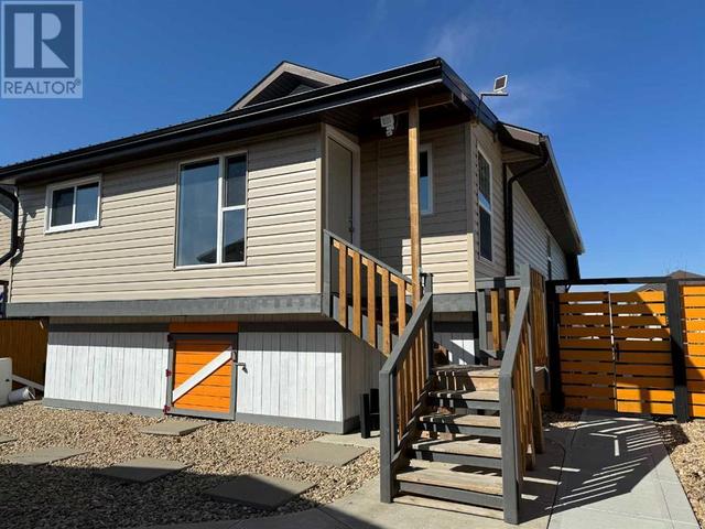 6315 - 60 Streetclose, House detached with 3 bedrooms, 2 bathrooms and 3 parking in Ponoka AB | Image 3
