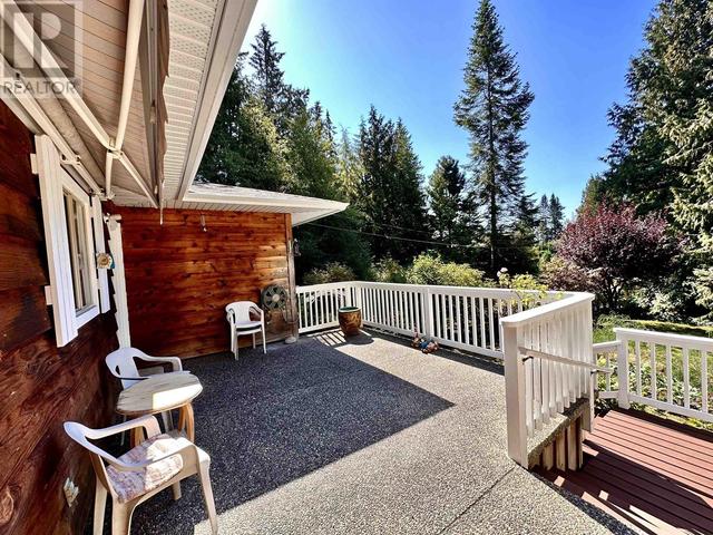 8050 Redrooffs Road, House detached with 4 bedrooms, 2 bathrooms and 7 parking in Sunshine Coast B BC | Image 6