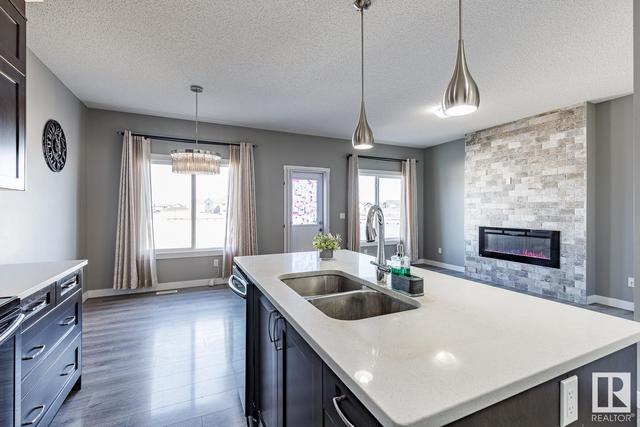 2444 17 Av Nw, House semidetached with 4 bedrooms, 3 bathrooms and null parking in Edmonton AB | Image 9