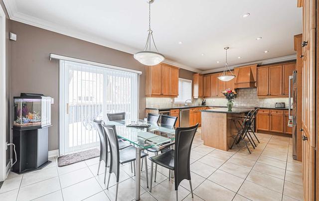 36 Foxwood Rd, House detached with 4 bedrooms, 4 bathrooms and 6 parking in Vaughan ON | Image 4