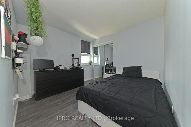 511 - 4 Lisa St, Condo with 3 bedrooms, 2 bathrooms and 1 parking in Brampton ON | Image 9