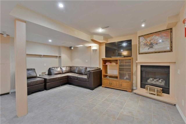 39 Kelso Cres, House attached with 3 bedrooms, 3 bathrooms and 3 parking in Vaughan ON | Image 15