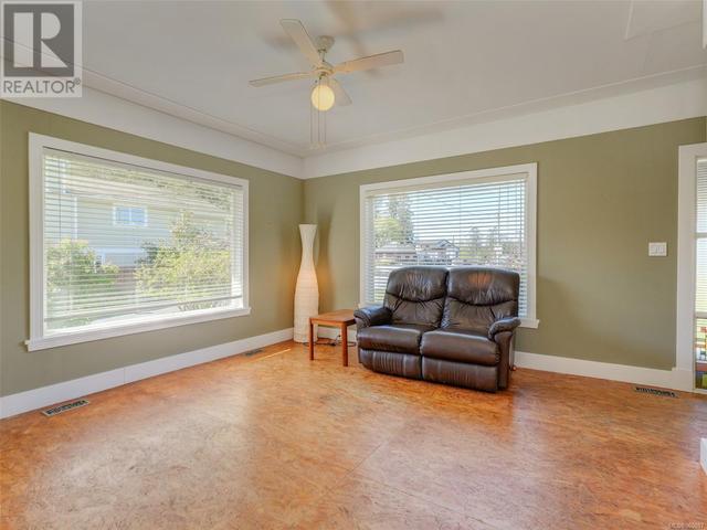 7261 Peden Lane, House detached with 2 bedrooms, 1 bathrooms and 2 parking in Central Saanich BC | Image 3