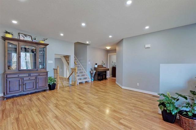 73 Downing Cres, House attached with 3 bedrooms, 3 bathrooms and 3 parking in Barrie ON | Image 37