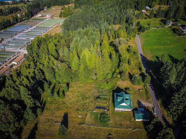 6291 Mill Creek Road, House detached with 4 bedrooms, 3 bathrooms and 10 parking in Central Kootenay E BC | Image 34