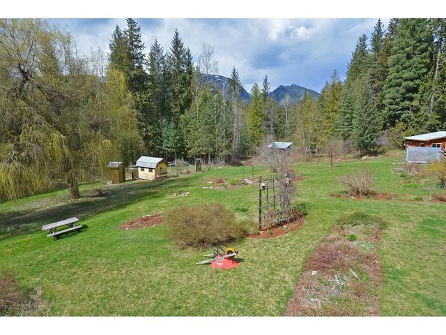 8481 Highway 6, House detached with 5 bedrooms, 2 bathrooms and null parking in Central Kootenay H BC | Image 57