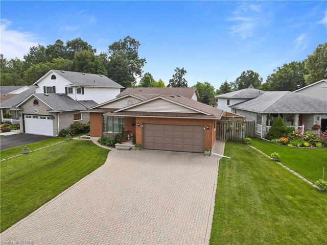 7353 Lakewood Crescent, House detached with 5 bedrooms, 3 bathrooms and 6 parking in Niagara Falls ON | Image 12