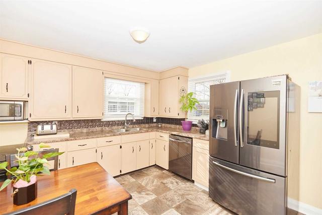 12 Ferndale Ave, House detached with 2 bedrooms, 1 bathrooms and 4 parking in St. Catharines ON | Image 33