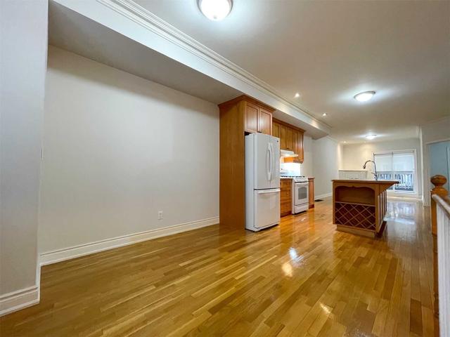 1013a College St, Townhouse with 2 bedrooms, 2 bathrooms and 1 parking in Toronto ON | Image 4