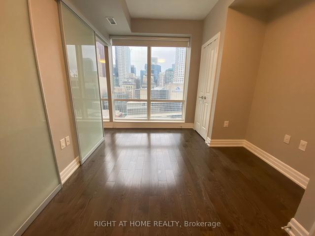 1807 - 8 The Esplanade St, Condo with 1 bedrooms, 1 bathrooms and 1 parking in Toronto ON | Image 2