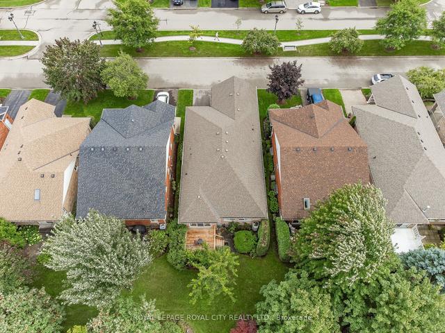 24 Beechlawn Blvd, Home with 2 bedrooms, 3 bathrooms and 3 parking in Guelph ON | Image 27