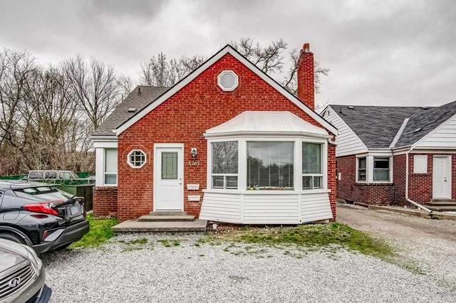 1261 Main St W, House detached with 6 bedrooms, 3 bathrooms and 6 parking in Hamilton ON | Image 1