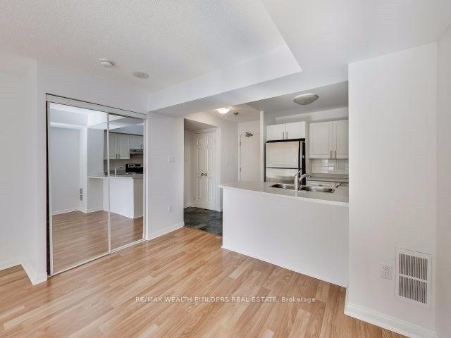 212 - 109 Front St E, Condo with 0 bedrooms, 1 bathrooms and 0 parking in Toronto ON | Image 1