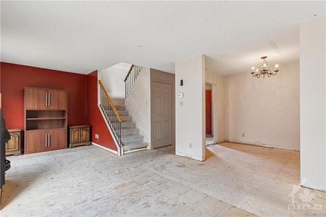 71 Compata Way, Townhouse with 4 bedrooms, 2 bathrooms and 2 parking in Ottawa ON | Image 6