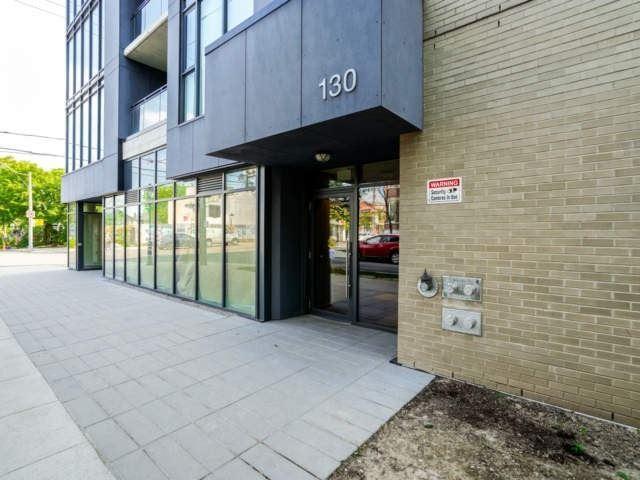 301 - 130 Rusholme Rd, Condo with 2 bedrooms, 2 bathrooms and 2 parking in Toronto ON | Image 3