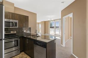 504 - 325 3 Street Se, Condo with 2 bedrooms, 2 bathrooms and 1 parking in Calgary AB | Image 3