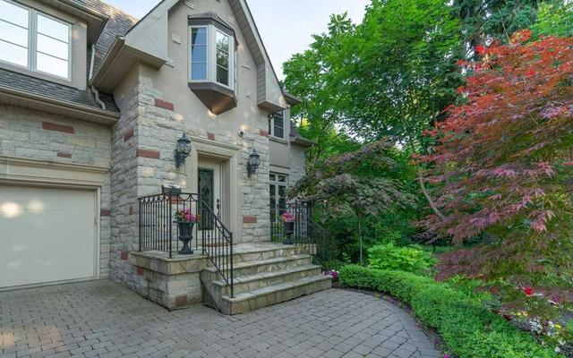 79 Hill Cres, House detached with 4 bedrooms, 6 bathrooms and 6 parking in Toronto ON | Image 2