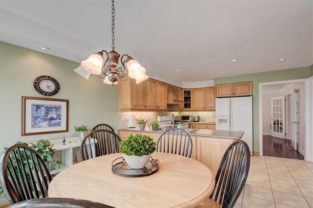 76 Topham Cres, House detached with 4 bedrooms, 4 bathrooms and 6 parking in Richmond Hill ON | Image 3