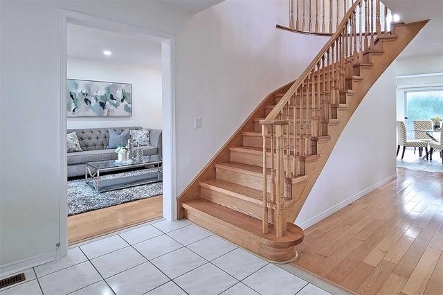 20 Lismer Crt, House detached with 4 bedrooms, 4 bathrooms and 5 parking in Markham ON | Image 5
