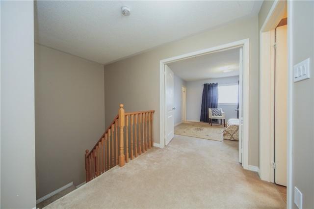 1394 Glaspell Cres, House attached with 3 bedrooms, 3 bathrooms and 2 parking in Oshawa ON | Image 7