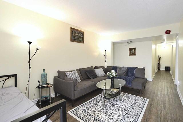 719 - 39 Kimbercroft Crt, Condo with 3 bedrooms, 2 bathrooms and 1 parking in Toronto ON | Image 2