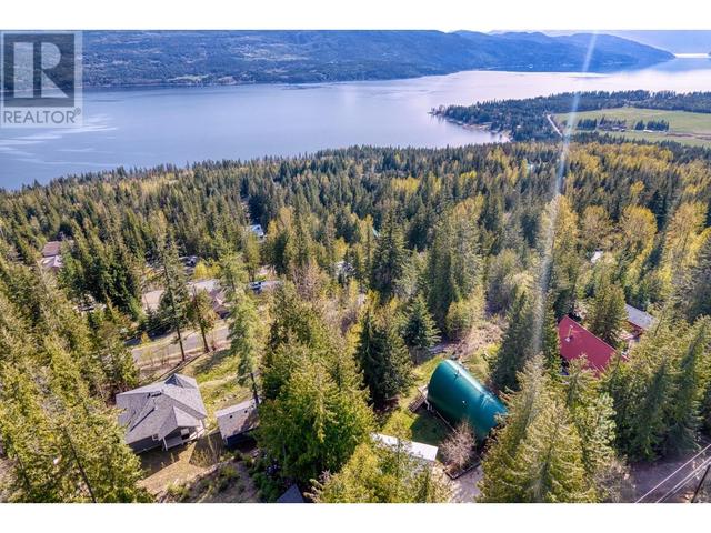 7456 Anglemont Way, House detached with 2 bedrooms, 2 bathrooms and 6 parking in Columbia Shuswap F BC | Image 59