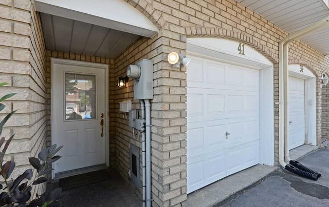 41 Sufi Cres, House attached with 3 bedrooms, 4 bathrooms and 3 parking in Toronto ON | Image 12