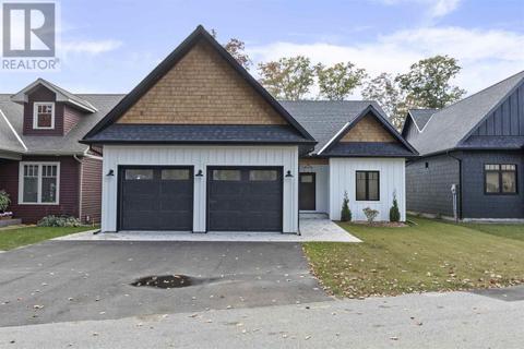 16 Bluffs Dr, Sault Ste. Marie, ON, P6A0B5 | Card Image